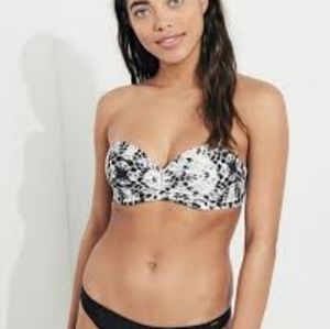 NWOT Hollister bikini top